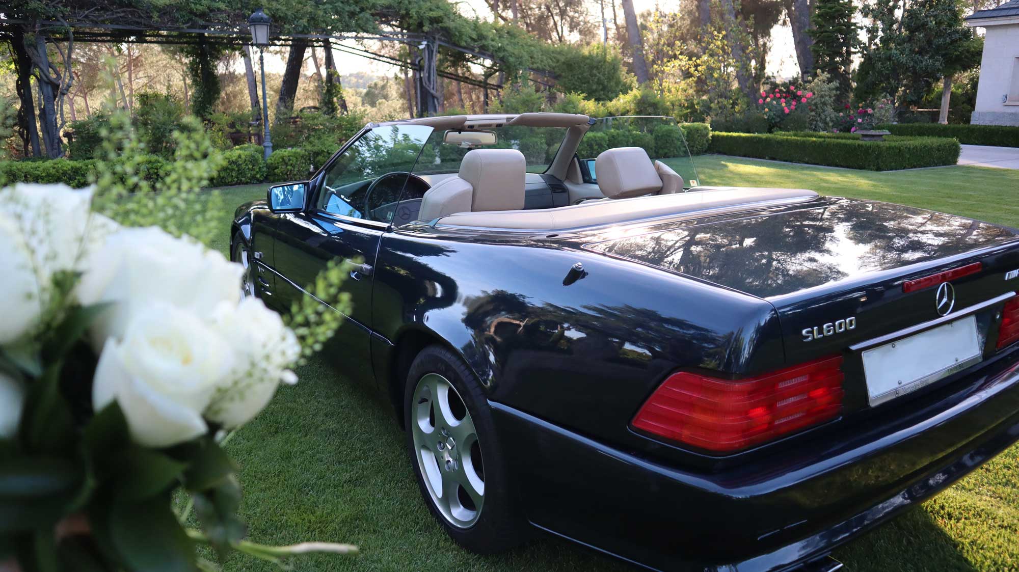 Mercedes_Benz_SL_600_trasera_lateral_FLORES love for classic Cars Alquiler madrid