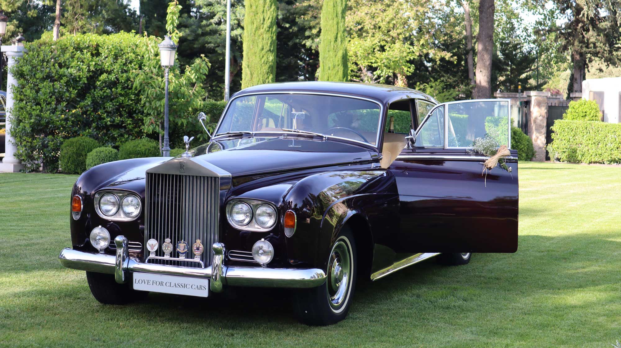 Rolls Royce Silver Cloud III frente con puertas abiertas love for classic Cars Alquiler madrid