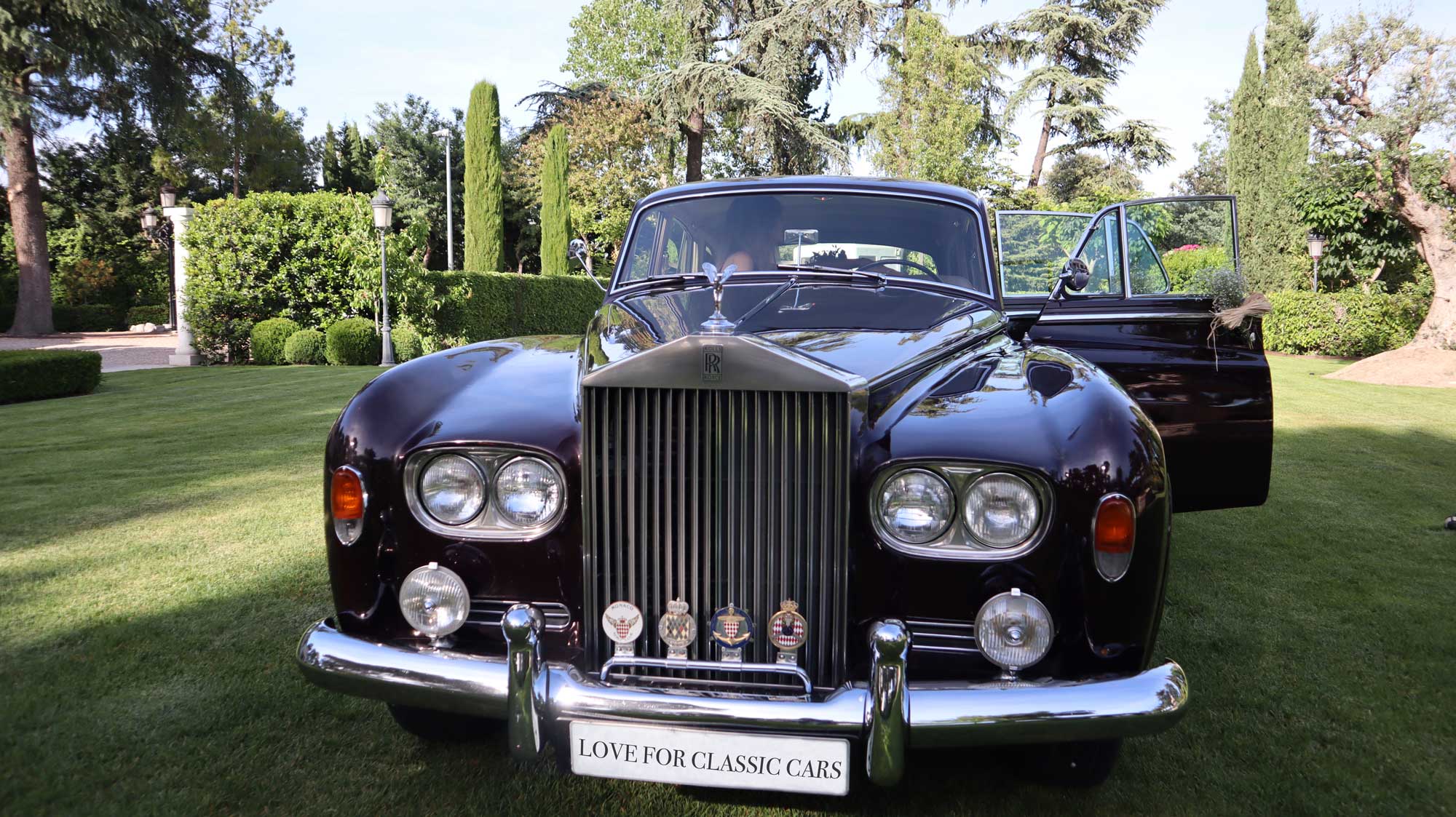 Rolls Royce Silver Cloud III frente con puertas abiertas love for classic Cars Alquiler madrid