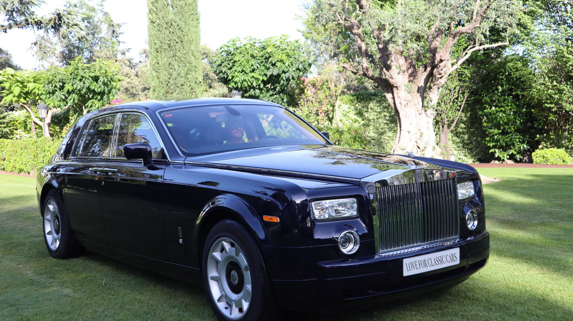 Rolls Royce Phantom frontal-lateral love for classic Cars Alquiler madrid